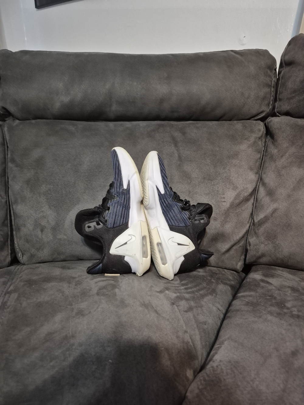 Nike Men’s Black and White Performance Basketball Shoe with Cream Sole - Picture 5 of 10